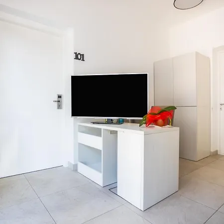בית הארחה J 4*